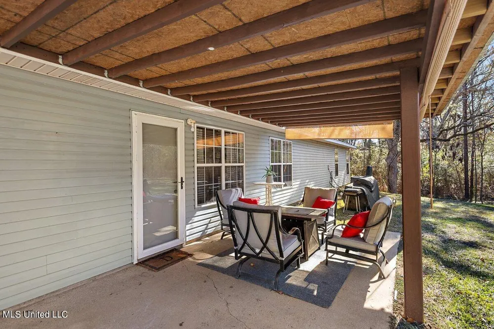 1085 Thomas Drive Raymond, MS 39154