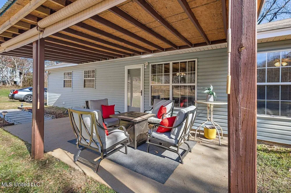 1085 Thomas Drive Raymond, MS 39154