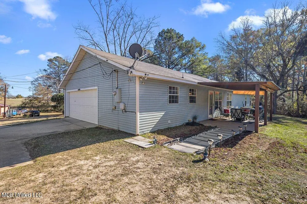 1085 Thomas Drive Raymond, MS 39154