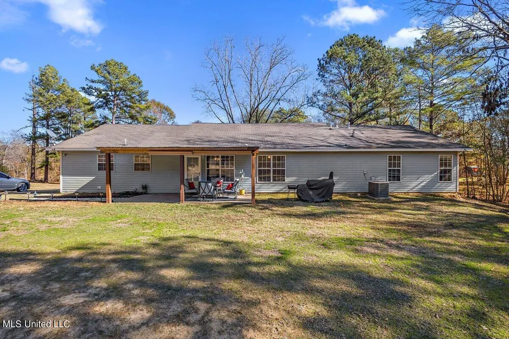 1085 Thomas Drive Raymond, MS 39154