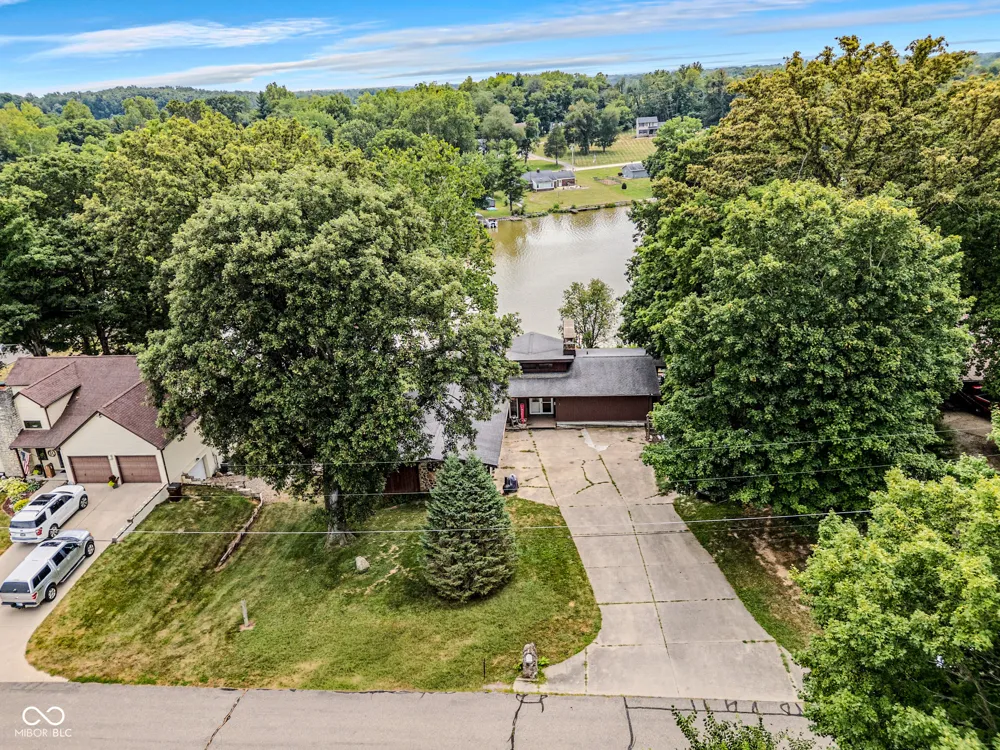 16451 E Lake Shore Drive Hope, IN 47246