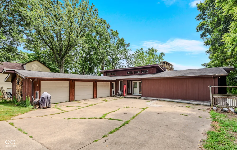 16451 E Lake Shore Drive Hope, IN 47246