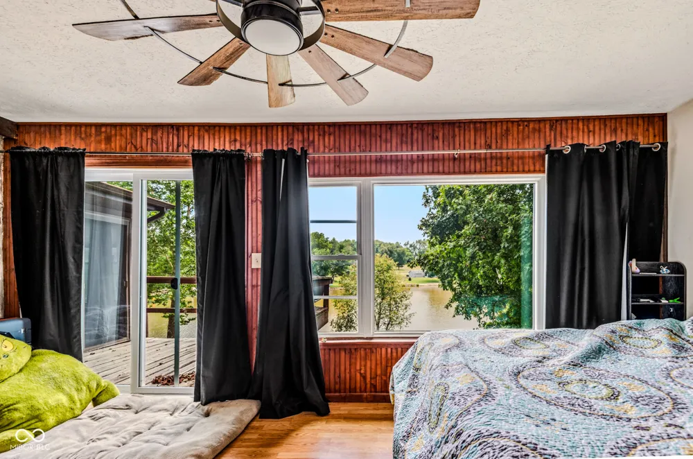 16451 E Lake Shore Drive Hope, IN 47246