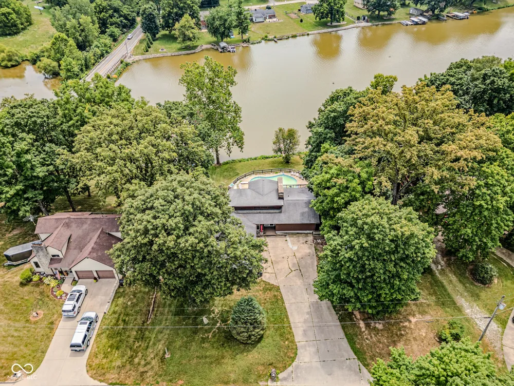 16451 E Lake Shore Drive Hope, IN 47246