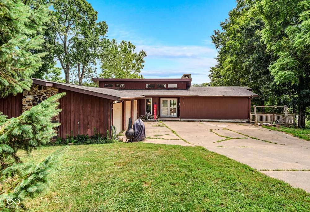16451 E Lake Shore Drive Hope, IN 47246