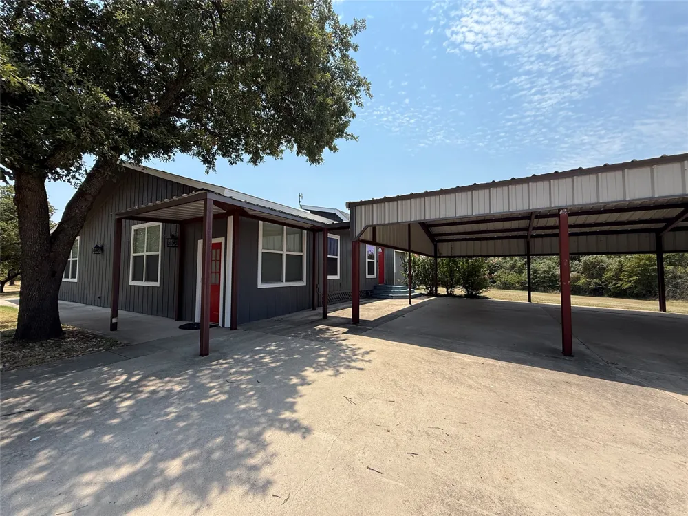 293 County Road 4773 Boyd, TX 76023
