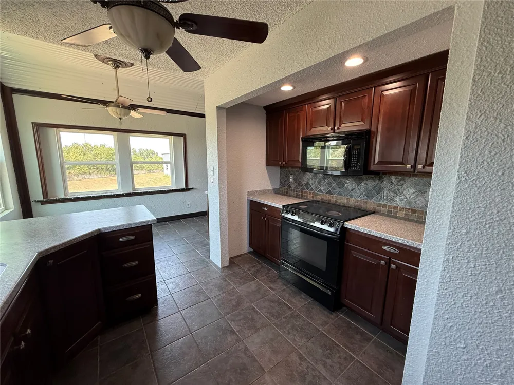 293 County Road 4773 Boyd, TX 76023