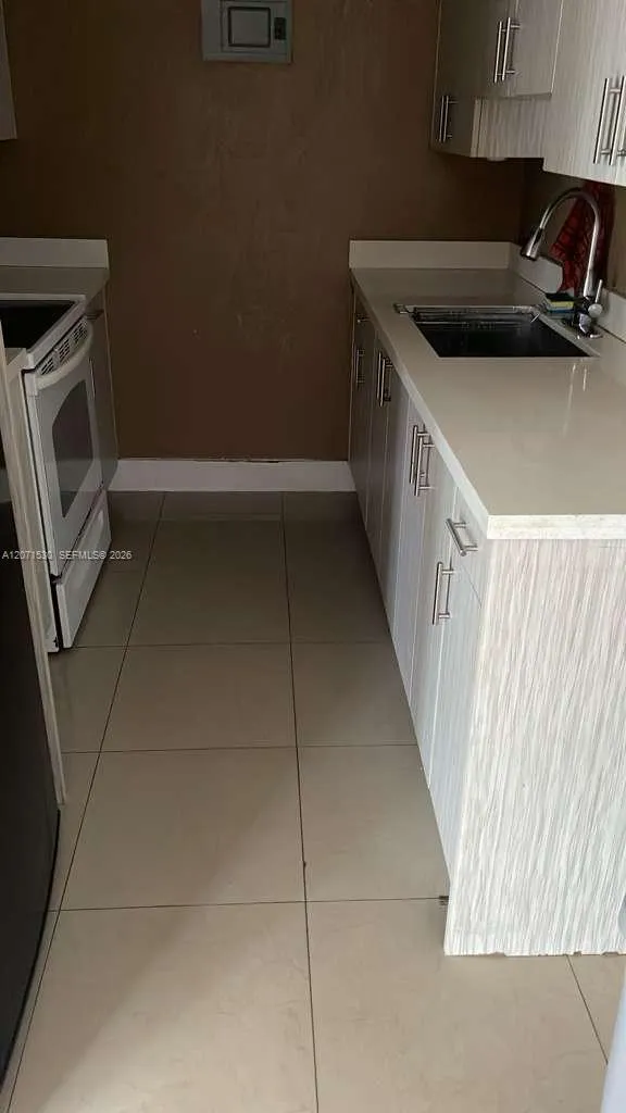 213 SW 11th St #A Dania Beach, FL 33004