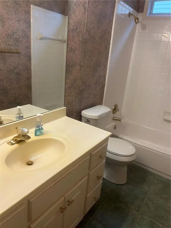 4271 Ivy Run Ellenwood, GA 30294