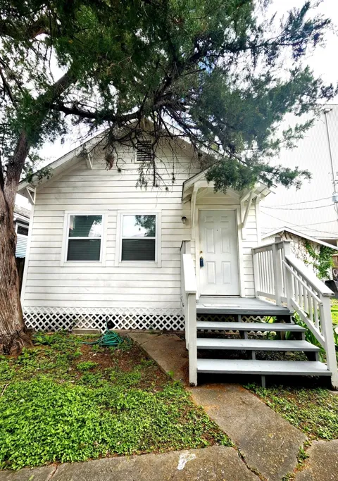 725 E 10th 1/2 Street #B