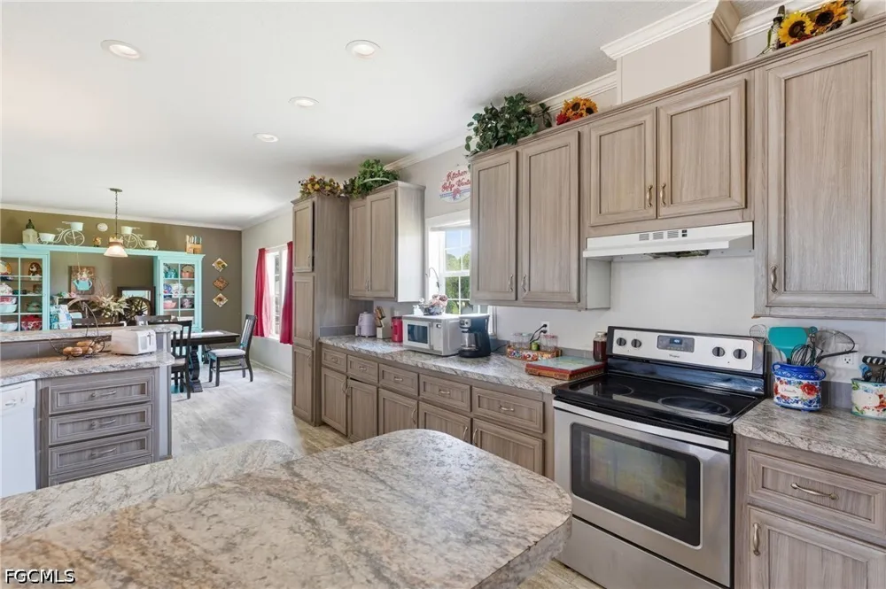 Dustin Drive Labelle, FL 33935