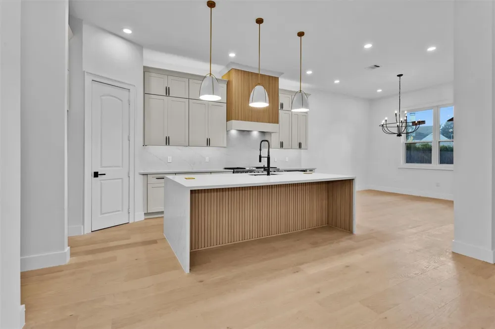 1806 De Milo Drive Houston, TX 77018
