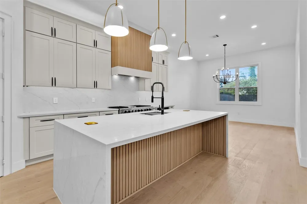 1806 De Milo Drive Houston, TX 77018