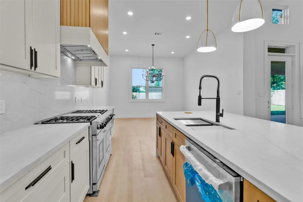 1806 De Milo Drive Houston, TX 77018