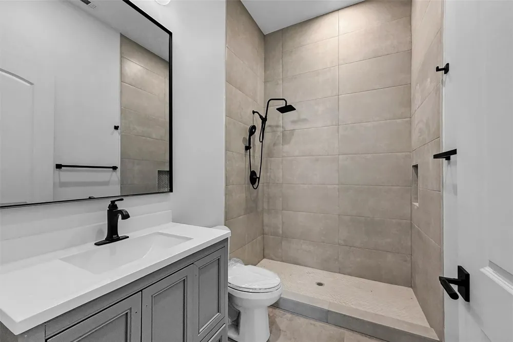 1806 De Milo Drive Houston, TX 77018