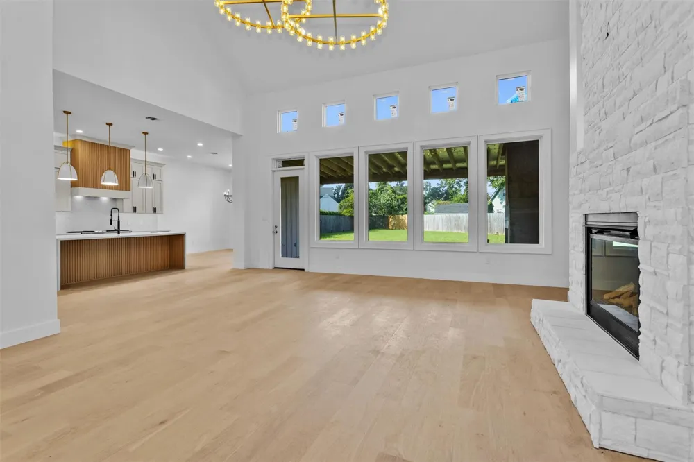 1806 De Milo Drive Houston, TX 77018