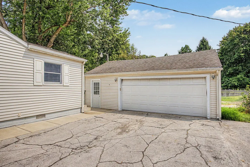 2511 Reynolds Road Jackson, MI 49201