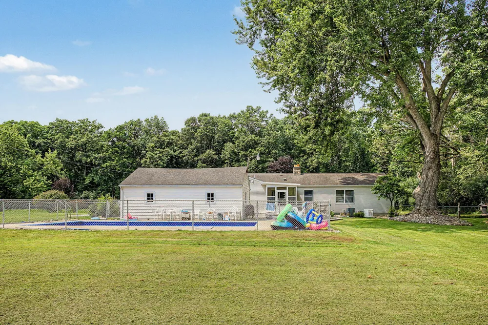 2511 Reynolds Road Jackson, MI 49201