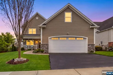 2 Bluffs Court