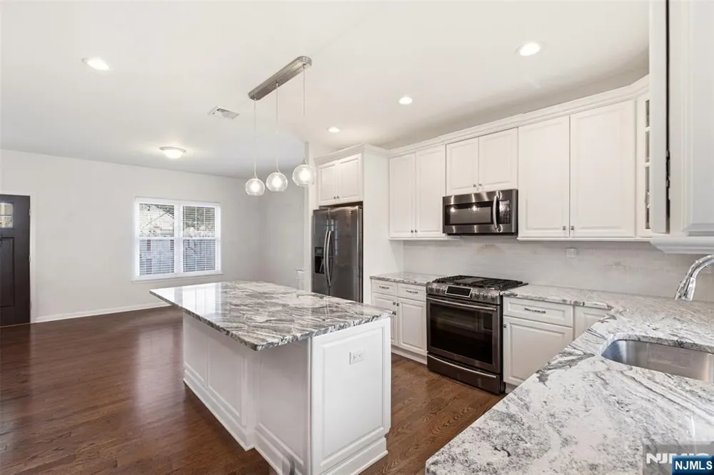 2 Bluffs Court Hamburg, NJ 07419