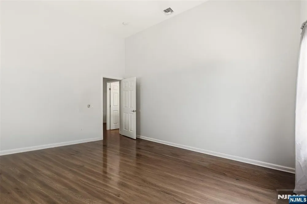 2 Bluffs Court Hamburg, NJ 07419