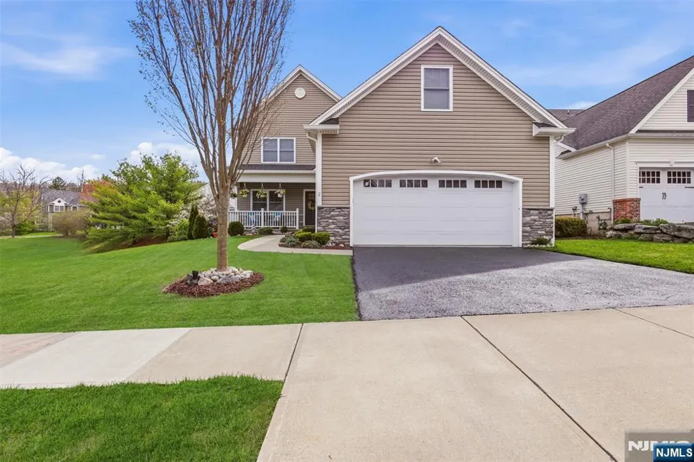 2 Bluffs Court Hamburg, NJ 07419