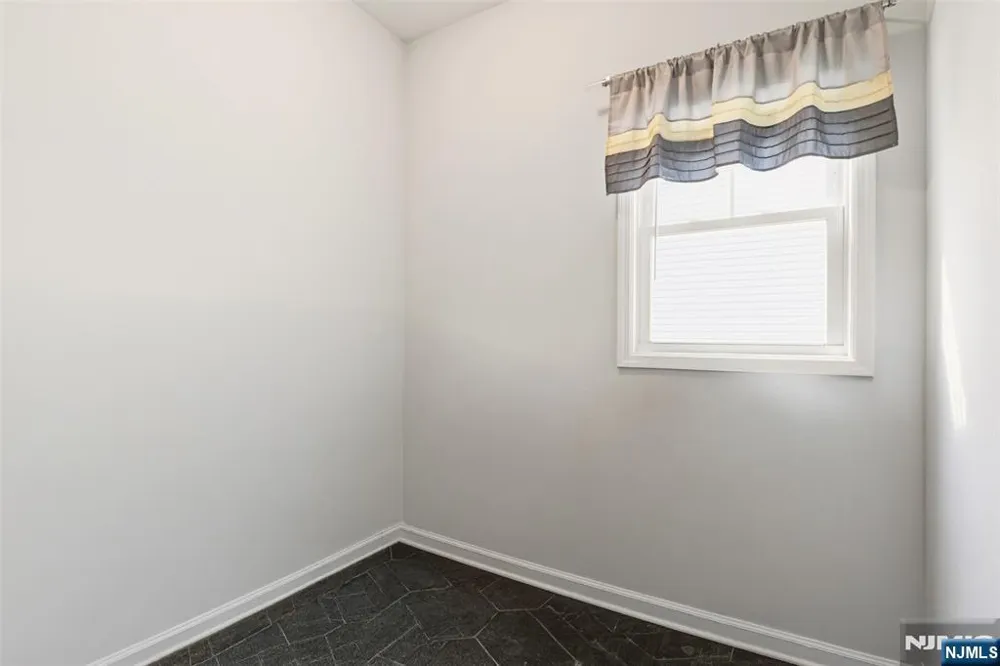 2 Bluffs Court Hamburg, NJ 07419