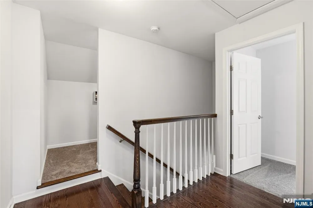 2 Bluffs Court Hamburg, NJ 07419