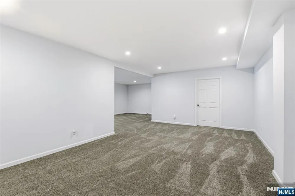 2 Bluffs Court Hamburg, NJ 07419