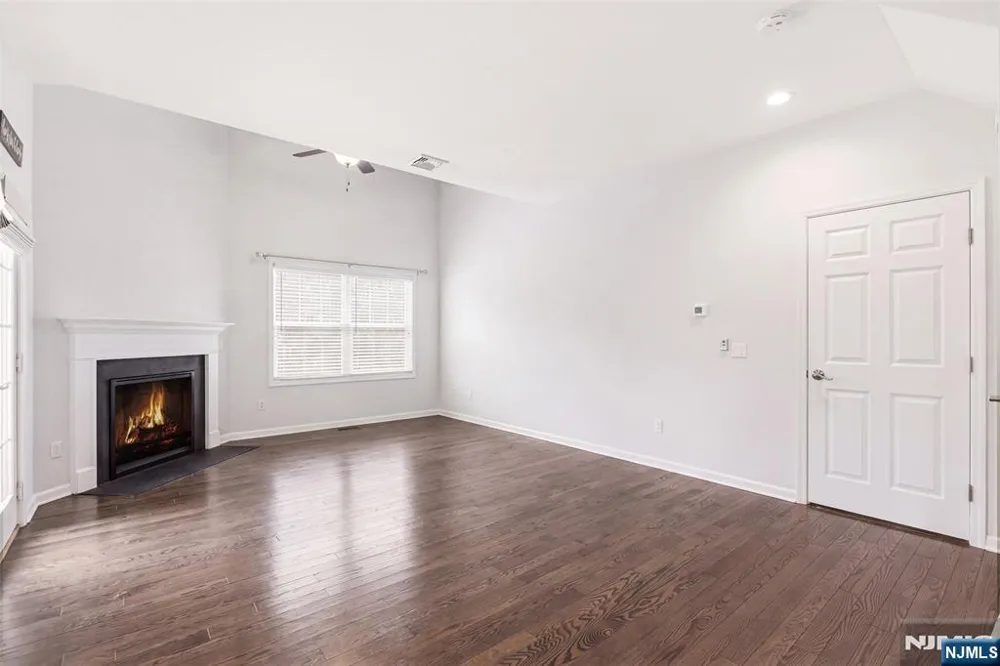 2 Bluffs Court Hamburg, NJ 07419
