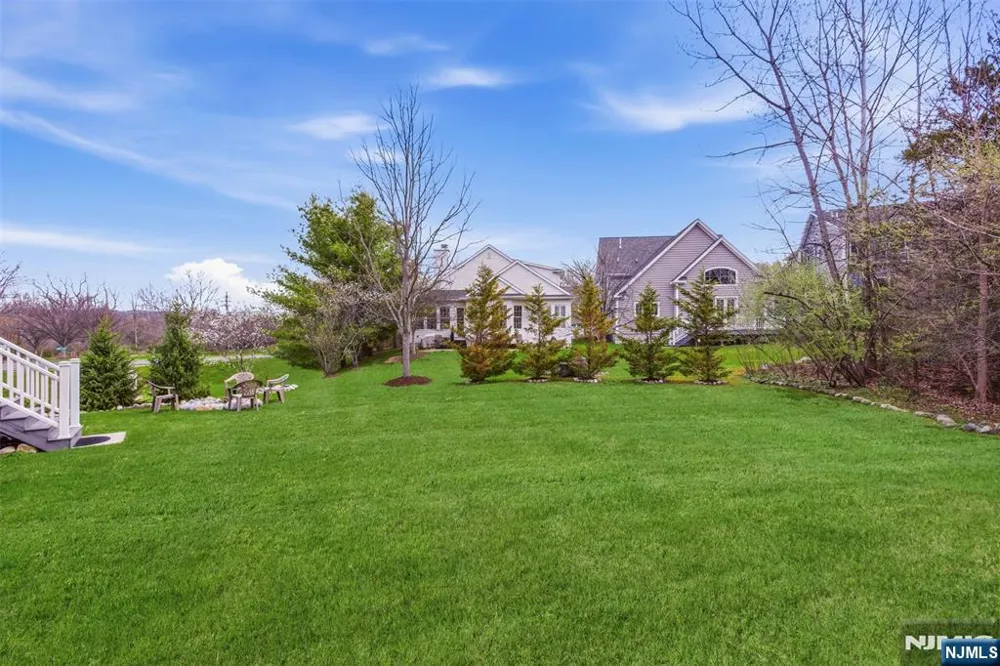 2 Bluffs Court Hamburg, NJ 07419