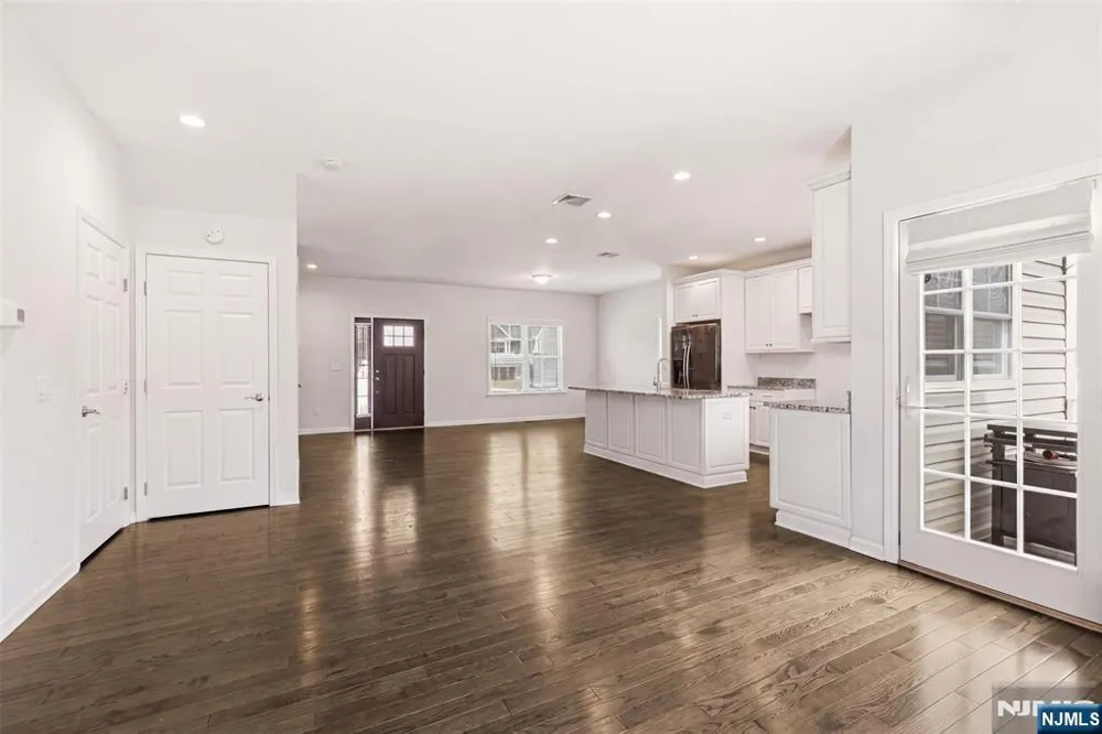 2 Bluffs Court Hamburg, NJ 07419