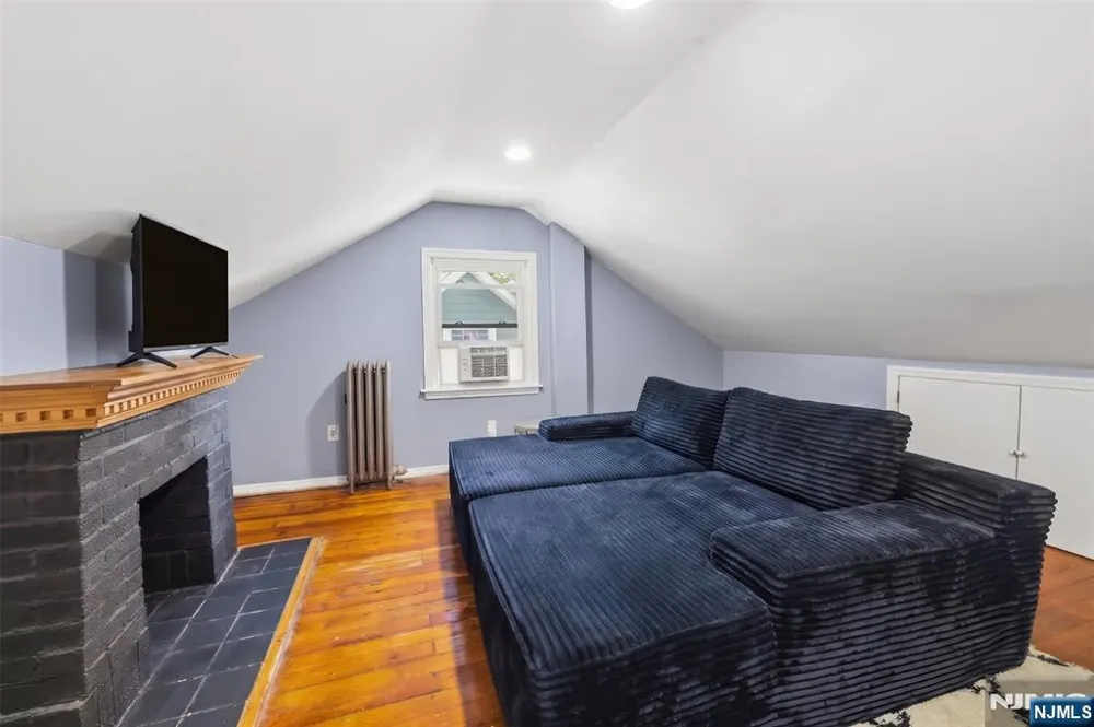 48 Laurel Avenue East Orange, NJ 07017