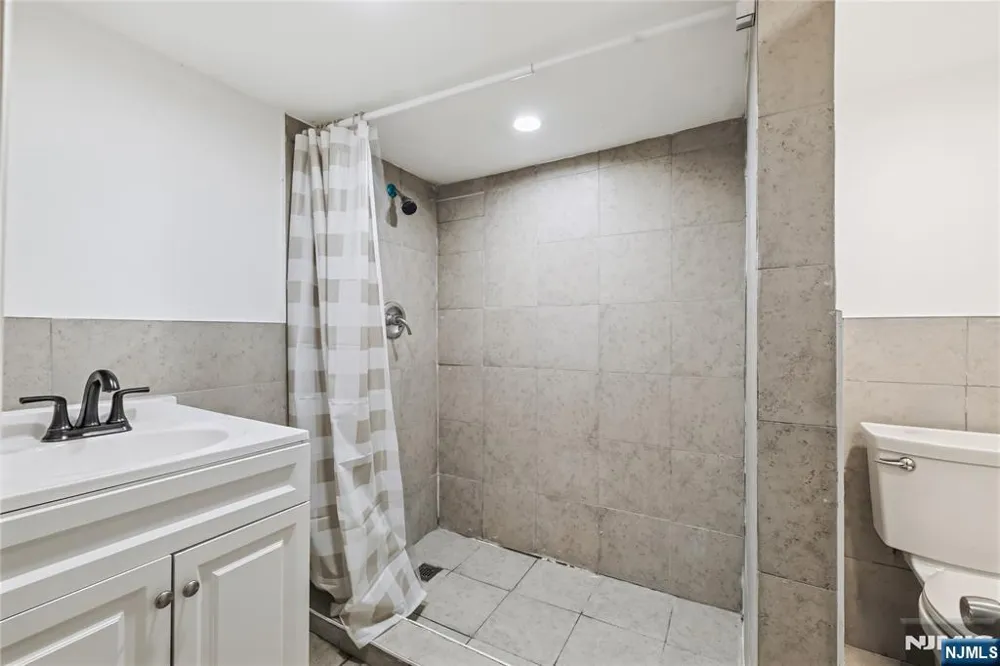 48 Laurel Avenue East Orange, NJ 07017