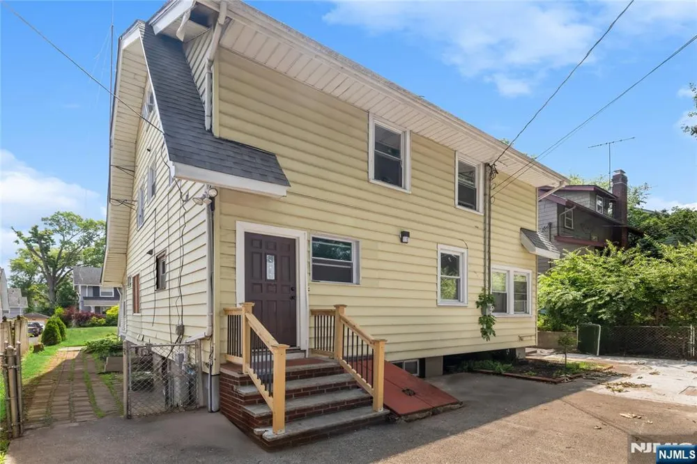48 Laurel Avenue East Orange, NJ 07017