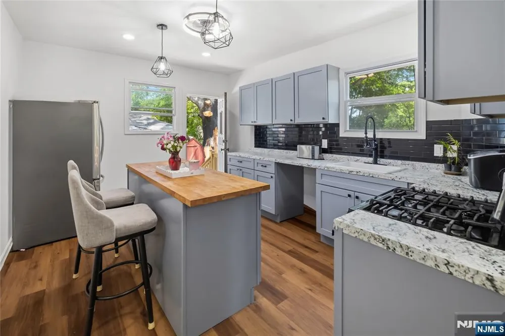48 Laurel Avenue East Orange, NJ 07017