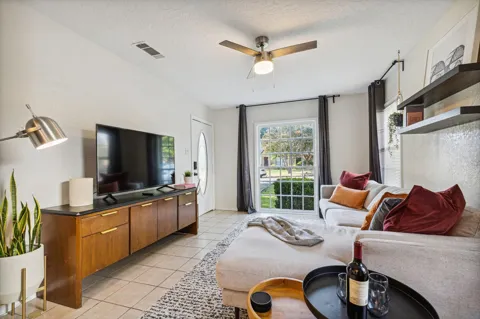 2435 W 10th Street
