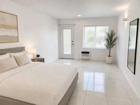 6498 Collins Ave #40
