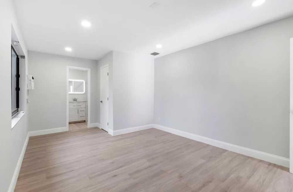 699 NE 40TH STREET Oakland Park, FL 33334