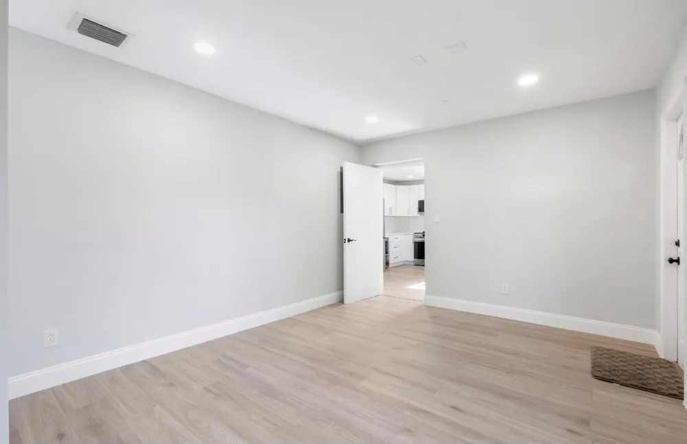 699 NE 40TH STREET Oakland Park, FL 33334