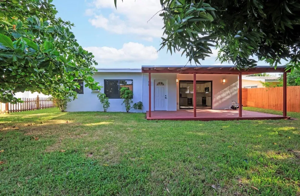 699 NE 40TH STREET Oakland Park, FL 33334