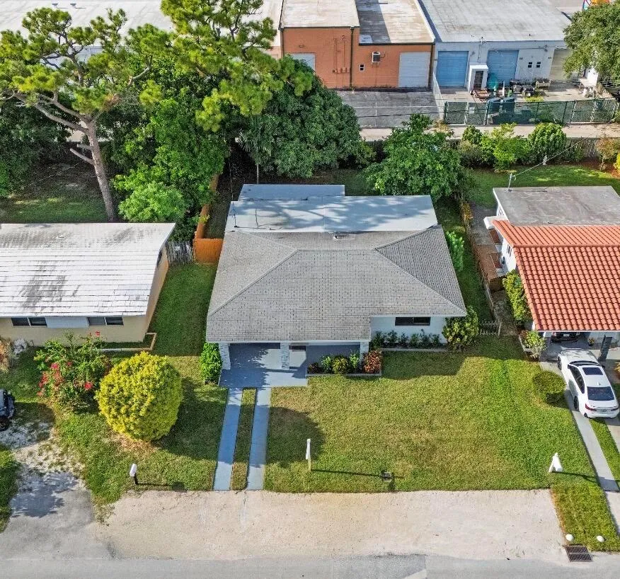 699 NE 40TH STREET Oakland Park, FL 33334