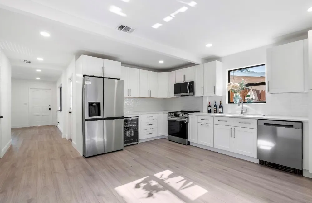 699 NE 40TH STREET Oakland Park, FL 33334