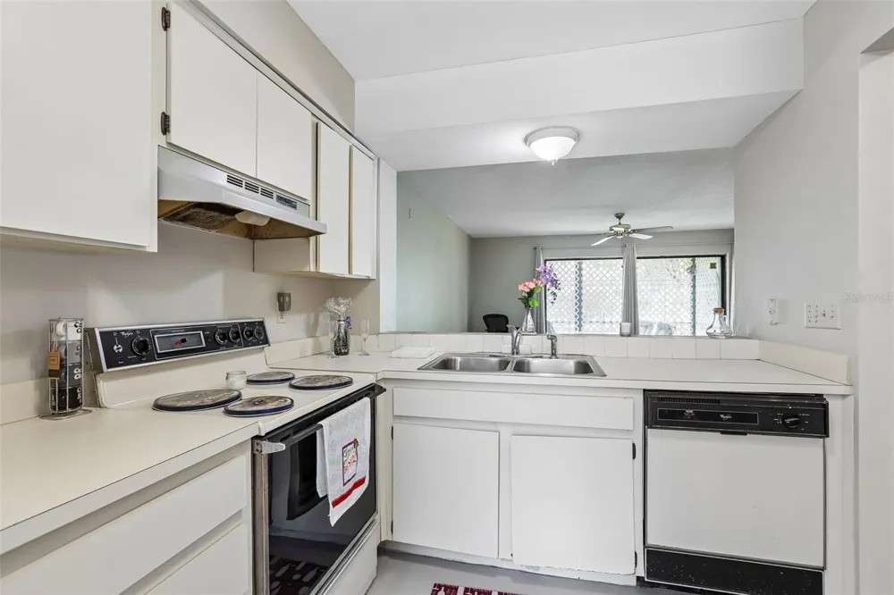 8419 LAURELON PLACE Temple Terrace, FL 33637