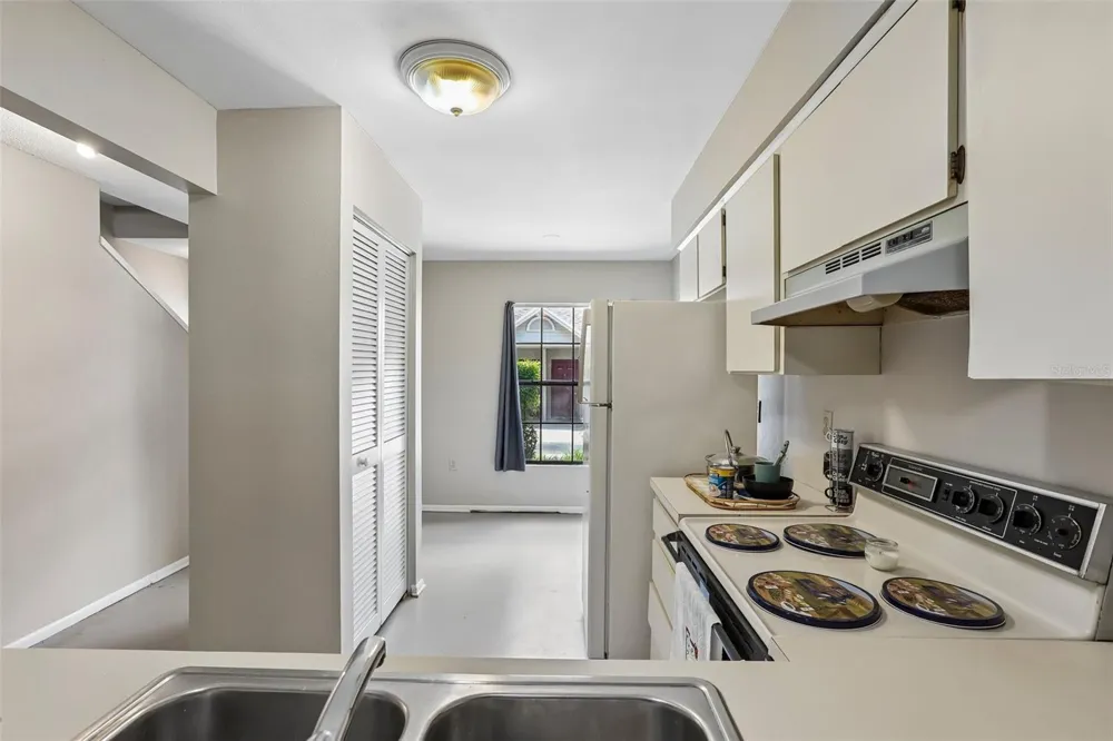 8419 LAURELON PLACE Temple Terrace, FL 33637