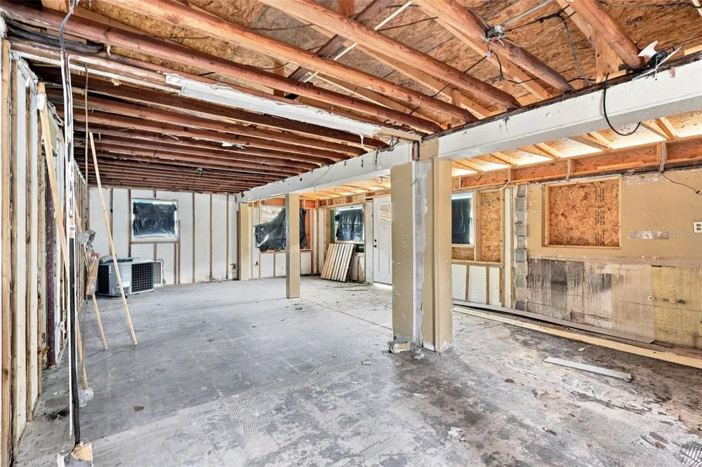 921 S SALISBURY AVENUE Deland, FL 32720