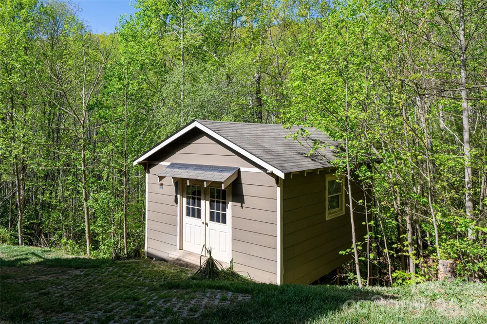 36 Snowshoe Drive Asheville, NC 28803