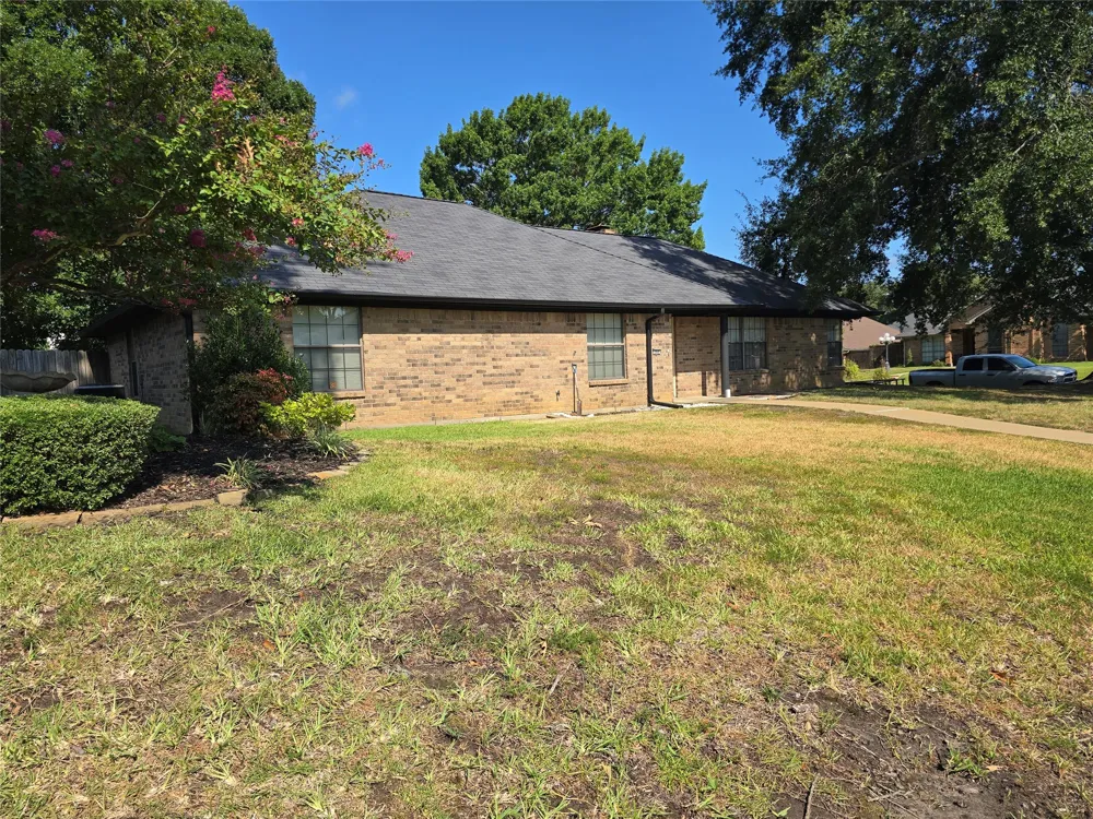 200 Lakewood Drive Longview, TX 75604