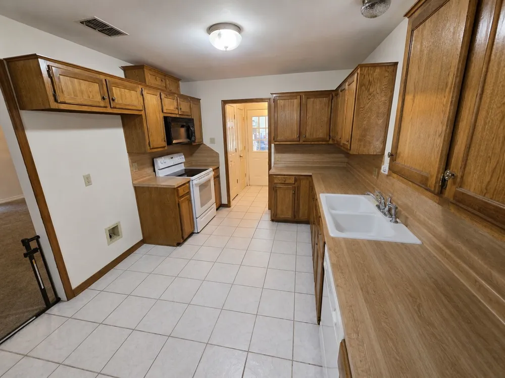 200 Lakewood Drive Longview, TX 75604
