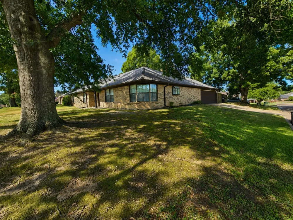 200 Lakewood Drive Longview, TX 75604